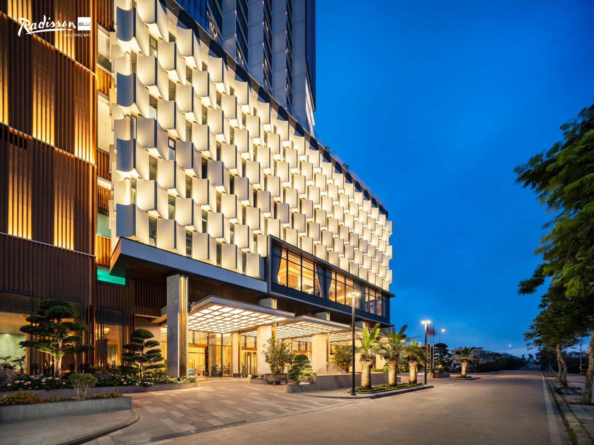 Отель Radisson Blu Bay 5*
