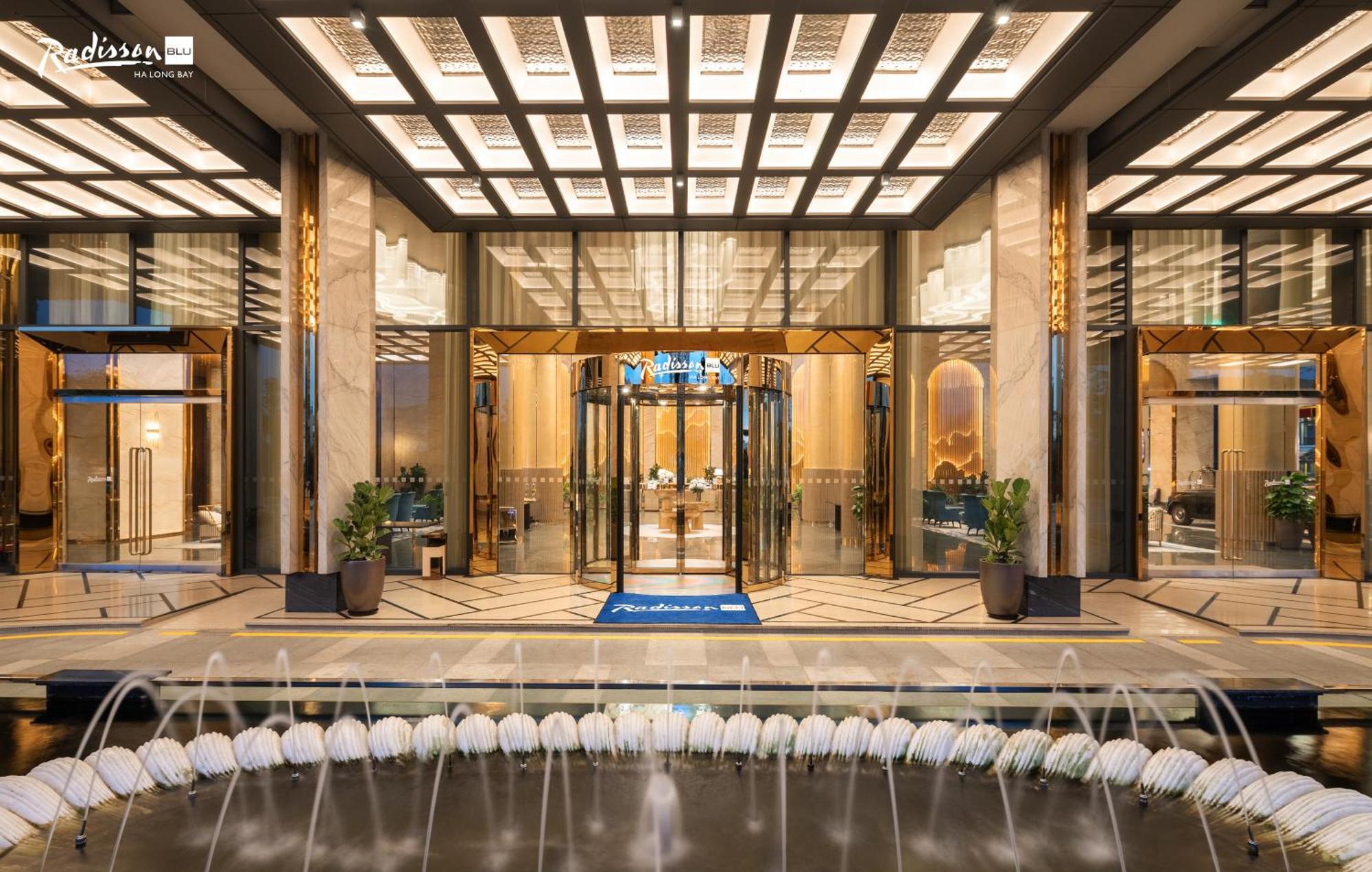 Отель Radisson Blu Bay 5*
