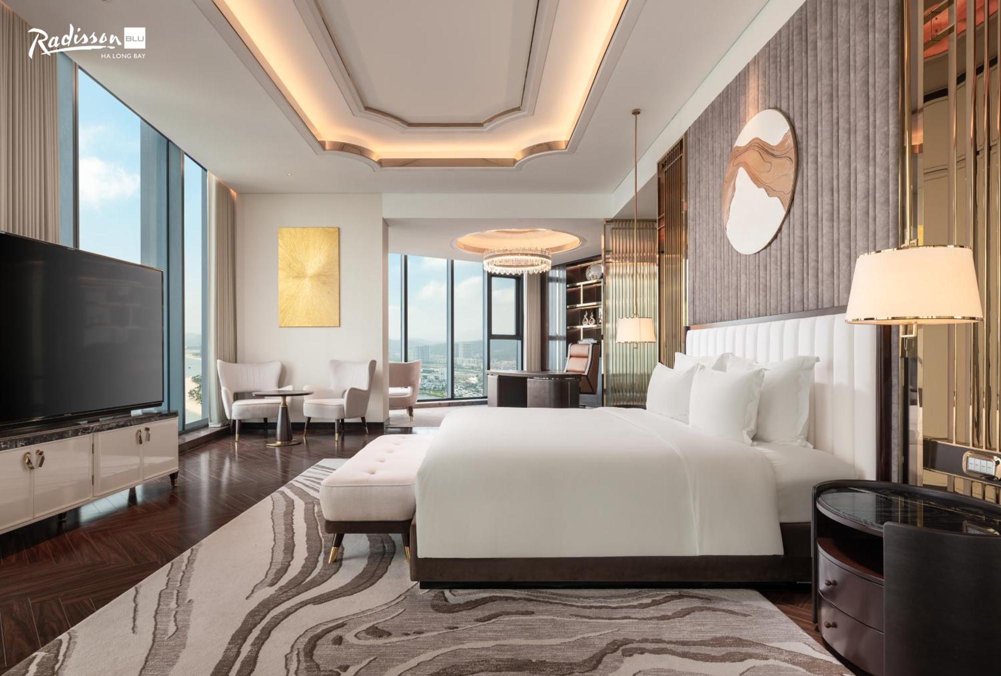 Отель Radisson Blu Bay 5*