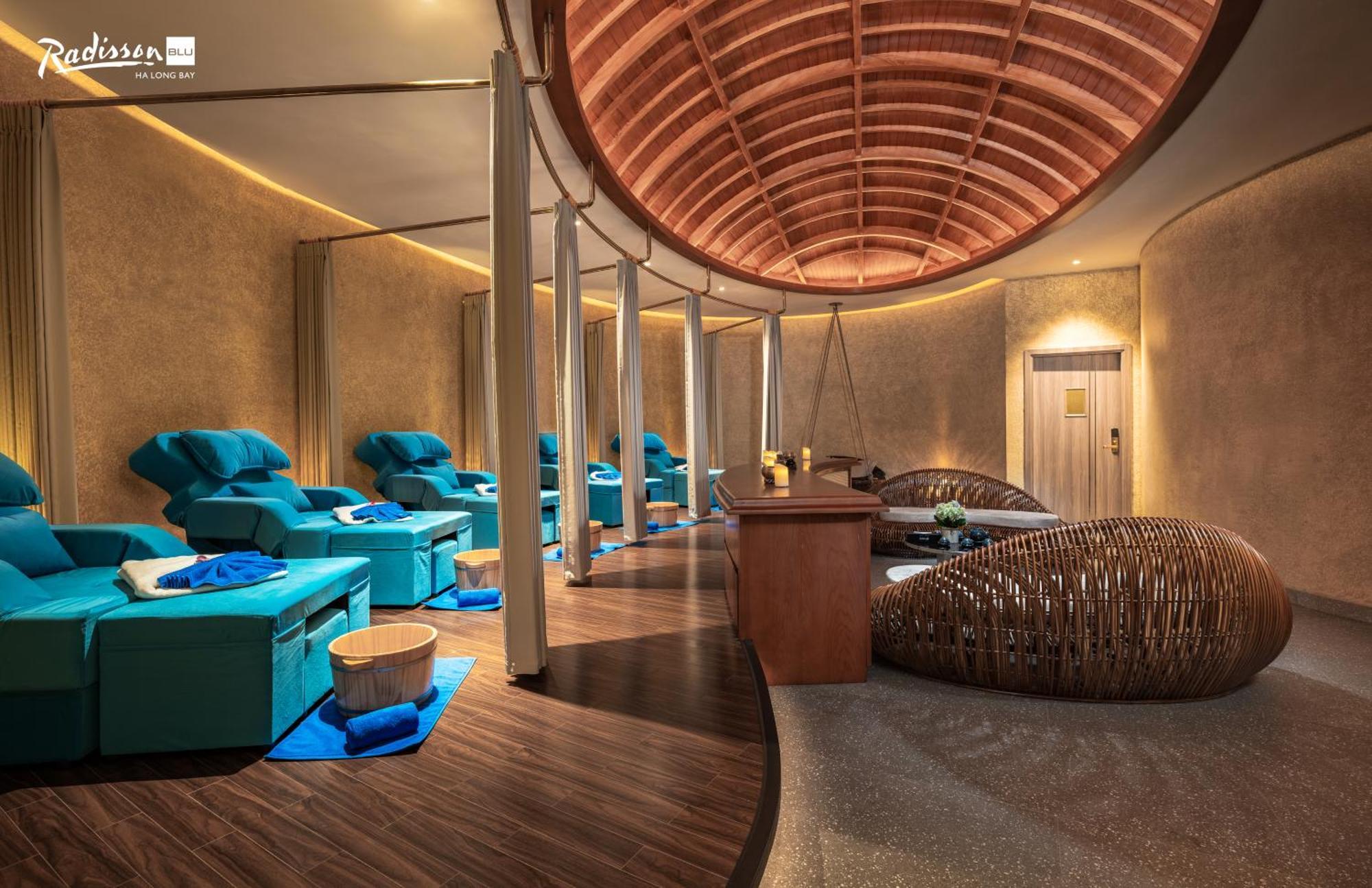 Radisson Blu Bay Халонг