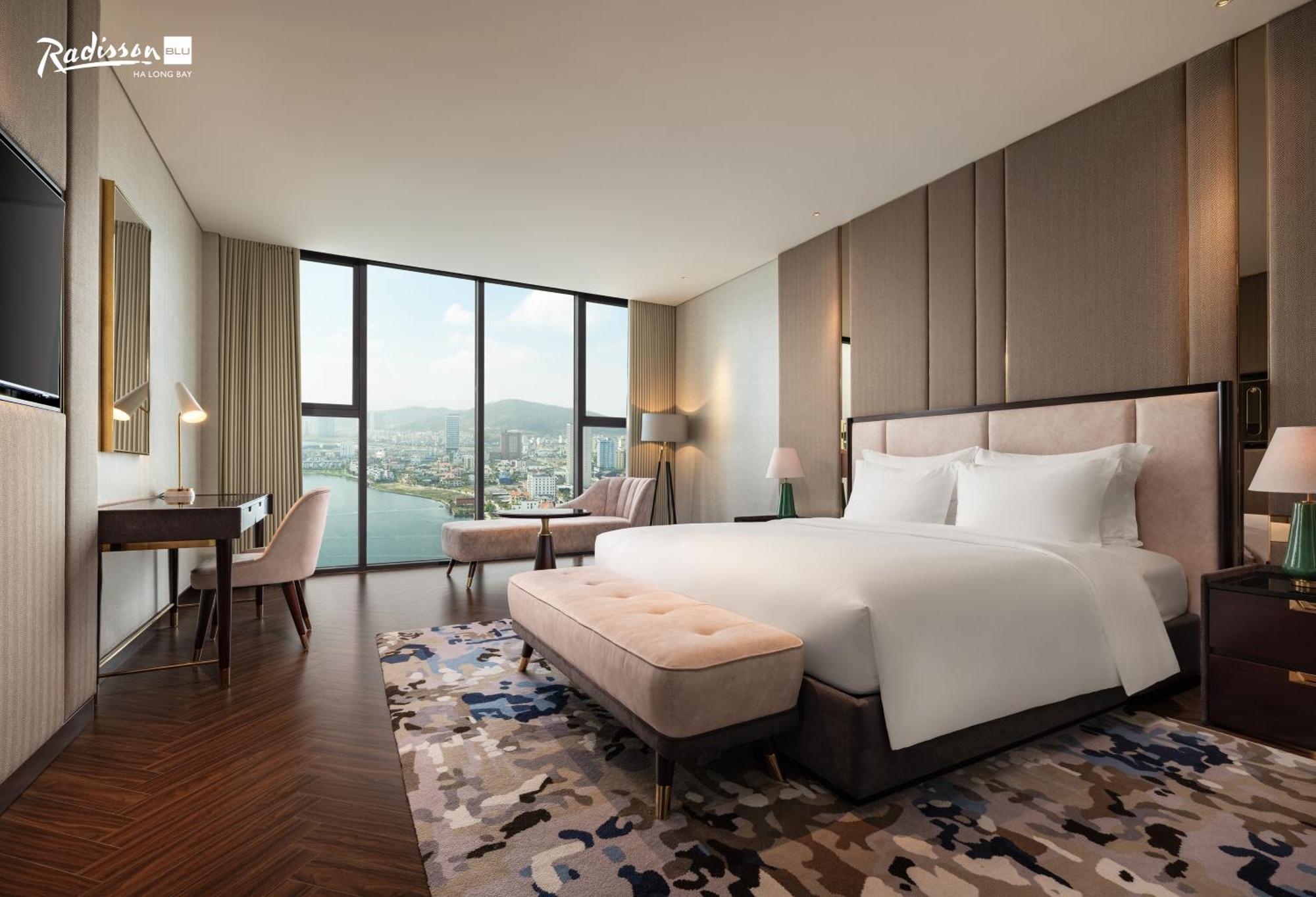 Radisson Blu Bay Халонг