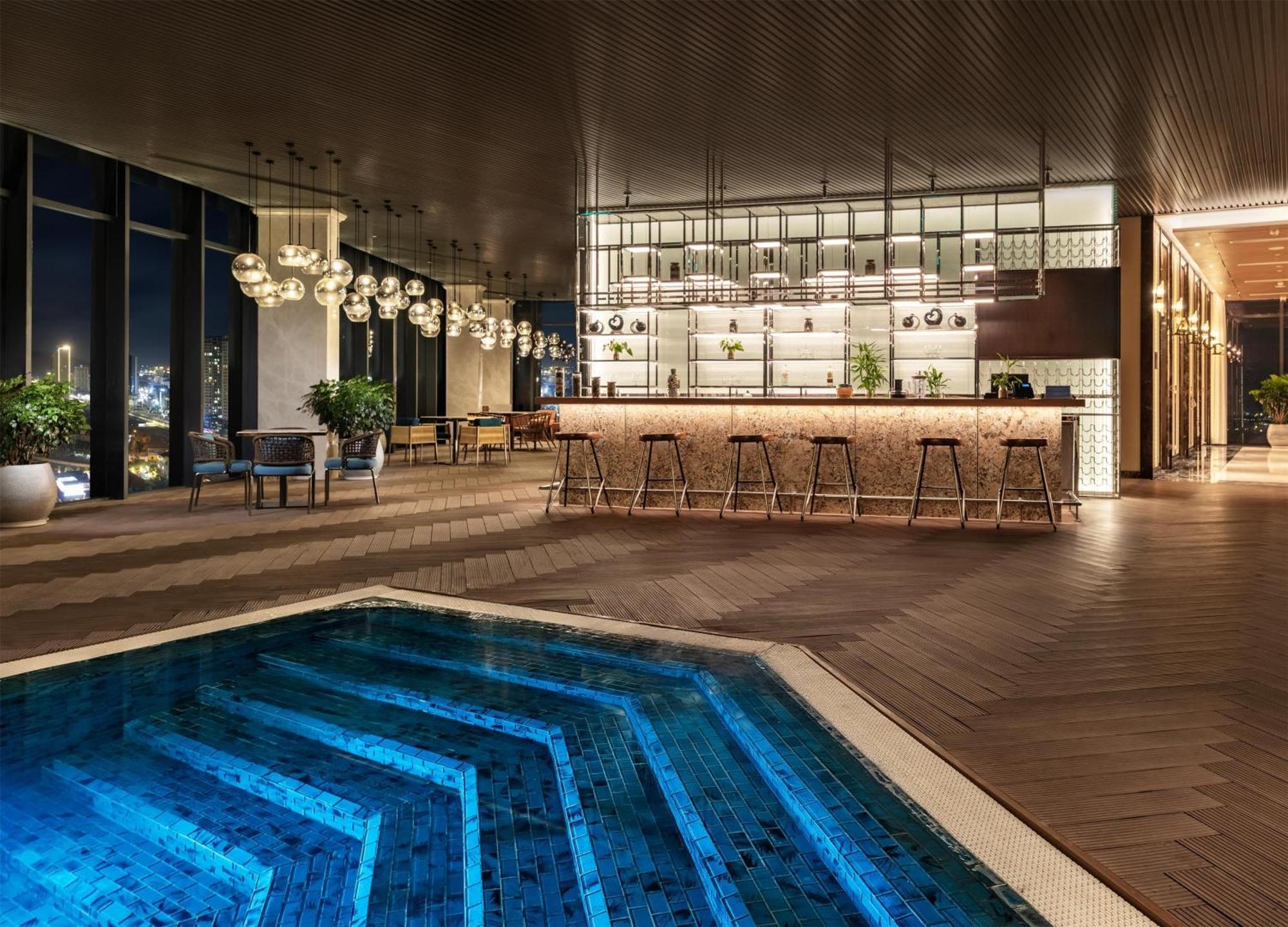 Radisson Blu Bay Халонг