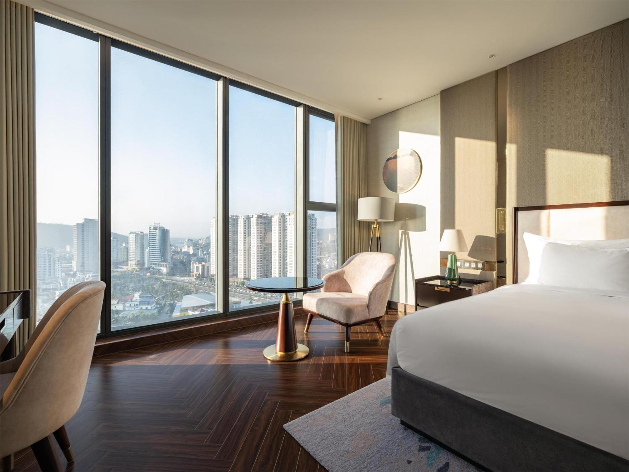 Radisson Blu Bay 5*
